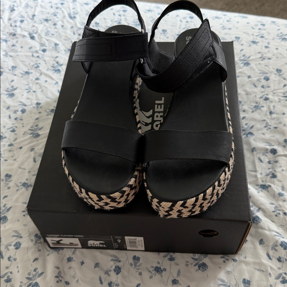 Sorel, size 9, CAMERON, flat form espadrille - Picture 3 of 5